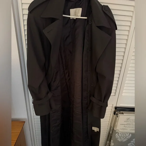 Women’s classic London Fog maxi trench, 14 - Picture 4 of 9